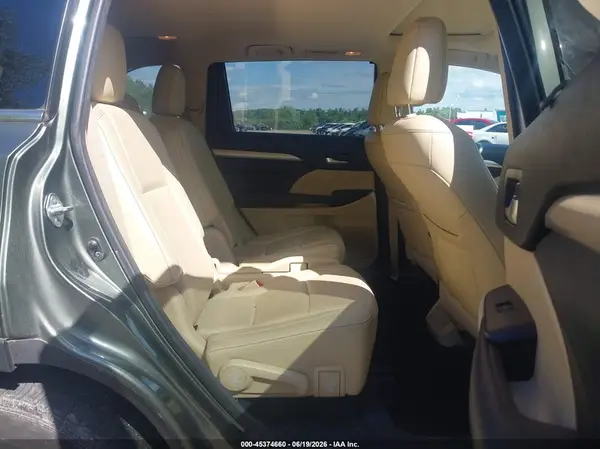 5TDJZRFH2HS482961 2017 TOYOTA HIGHLANDER - Image 8