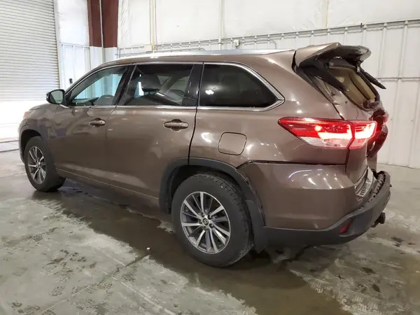 5TDJZRFH2HS483964 2017 TOYOTA HIGHLANDER - Image 2