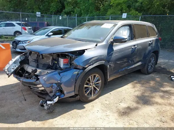 5TDJZRFH2HS507874 2017 TOYOTA HIGHLANDER - Image 2