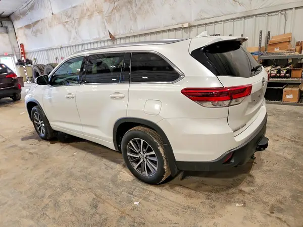 5TDJZRFH2HS510189 2017 TOYOTA HIGHLANDER - Image 2