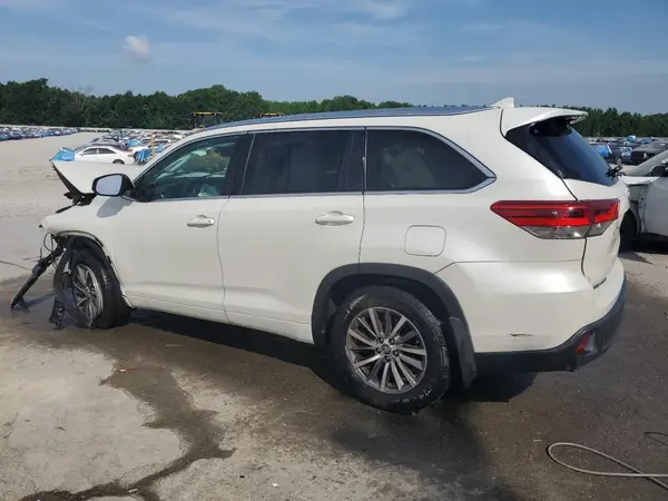 5TDJZRFH2HS510869 2017 TOYOTA HIGHLANDER - Image 2