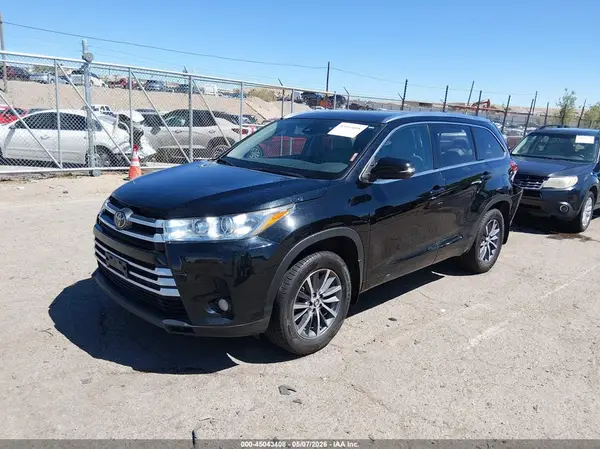 5TDJZRFH2HS511732 2017 TOYOTA HIGHLANDER - Image 2