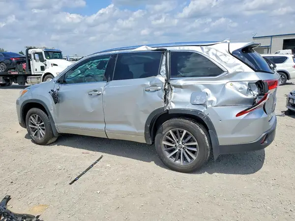 5TDJZRFH2HS511830 2017 TOYOTA HIGHLANDER - Image 2