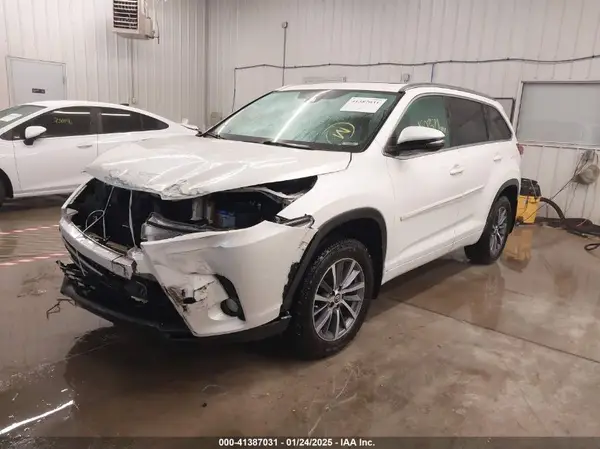 5TDJZRFH2HS511925 2017 TOYOTA HIGHLANDER - Image 2
