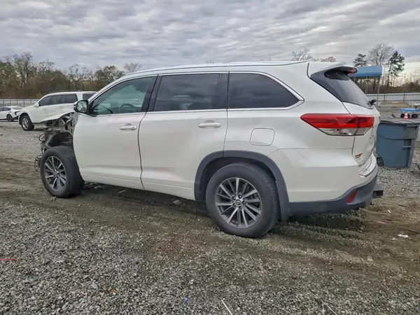 5TDJZRFH2HS512458 2017 TOYOTA HIGHLANDER - Image 2