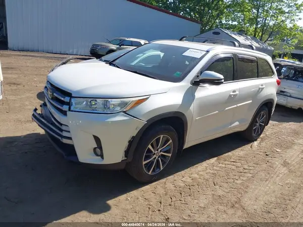 5TDJZRFH2HS514730 2017 TOYOTA HIGHLANDER - Image 2