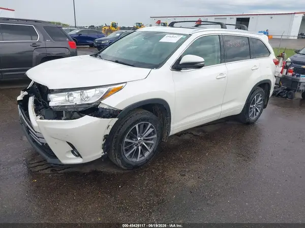 5TDJZRFH2HS515716 2017 TOYOTA HIGHLANDER - Image 2