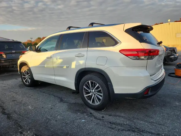 5TDJZRFH2HS515859 2017 TOYOTA HIGHLANDER - Image 2