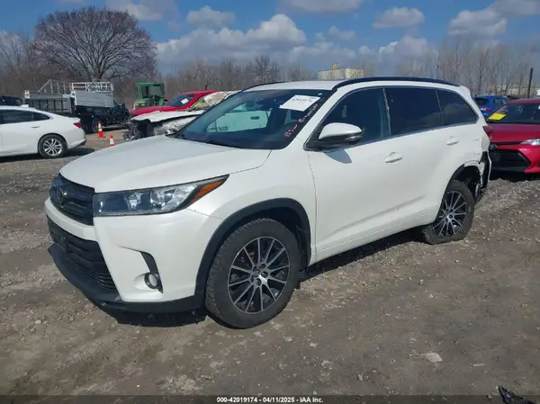 5TDJZRFH2HS516803 2017 TOYOTA HIGHLANDER - Image 2