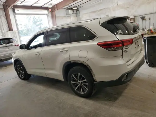 5TDJZRFH2HS516851 2017 TOYOTA HIGHLANDER - Image 2