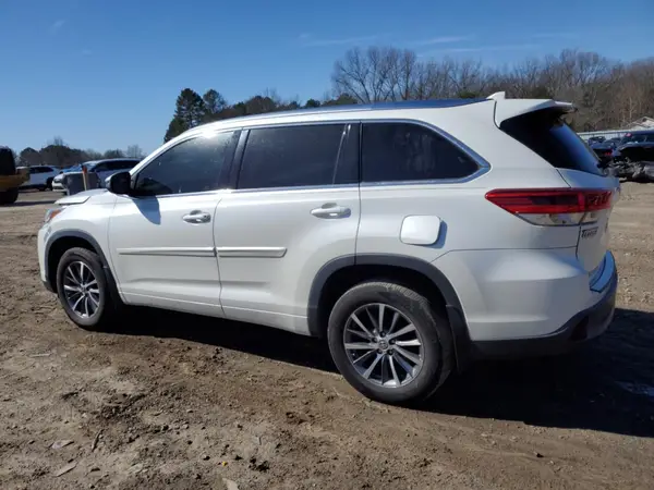 5TDJZRFH2HS517353 2017 TOYOTA HIGHLANDER - Image 2