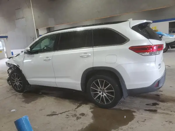 5TDJZRFH2HS517367 2017 TOYOTA HIGHLANDER - Image 2