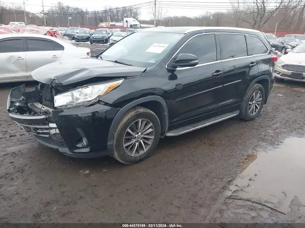 5TDJZRFH2HS518356 2017 TOYOTA HIGHLANDER - Image 2