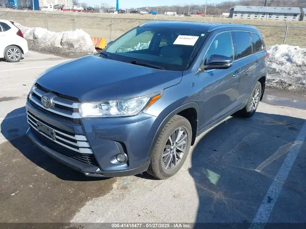 5TDJZRFH2HS518616 2017 TOYOTA HIGHLANDER - Image 2