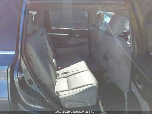5TDJZRFH2HS518616 2017 TOYOTA HIGHLANDER - Image 8
