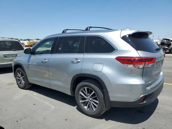 5TDJZRFH2HS521211 2017 TOYOTA HIGHLANDER - Image 2