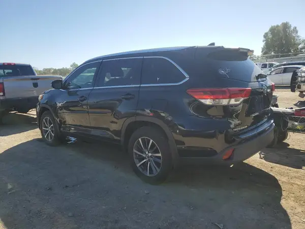 5TDJZRFH2HS521841 2017 TOYOTA HIGHLANDER - Image 2