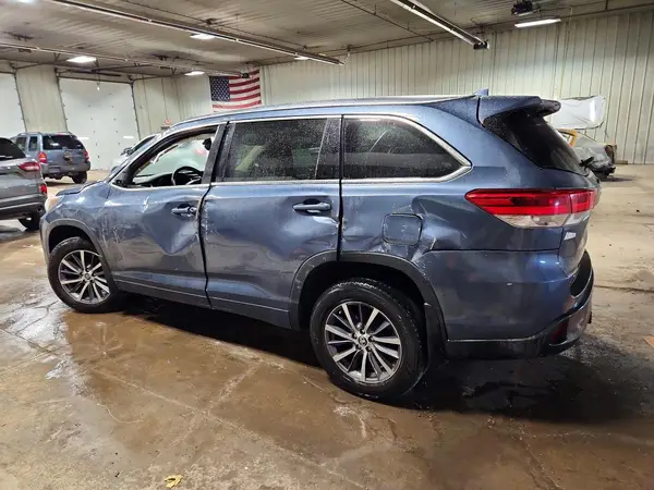 5TDJZRFH2JS487342 2018 TOYOTA HIGHLANDER - Image 2