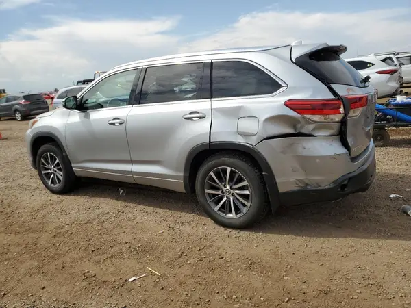 5TDJZRFH2JS487633 2018 TOYOTA HIGHLANDER - Image 2