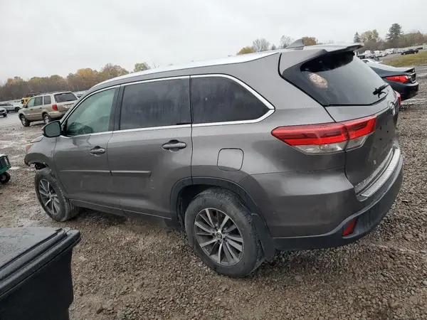 5TDJZRFH2JS487812 2018 TOYOTA HIGHLANDER - Image 2