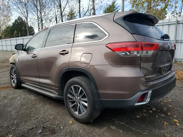 5TDJZRFH2JS489897 2018 TOYOTA HIGHLANDER - Image 2