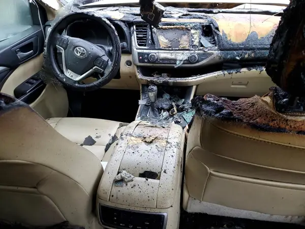 5TDJZRFH2JS489897 2018 TOYOTA HIGHLANDER - Image 8