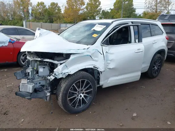 5TDJZRFH2JS497482 2018 TOYOTA HIGHLANDER - Image 2