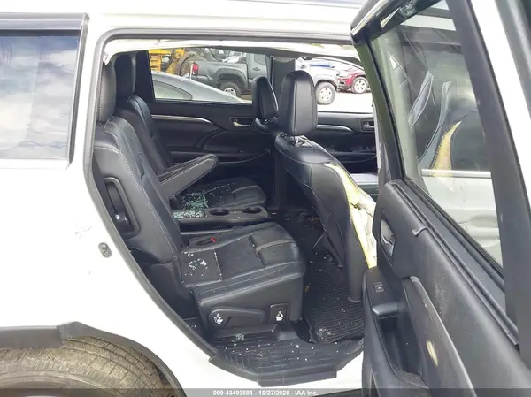 5TDJZRFH2JS497482 2018 TOYOTA HIGHLANDER - Image 8