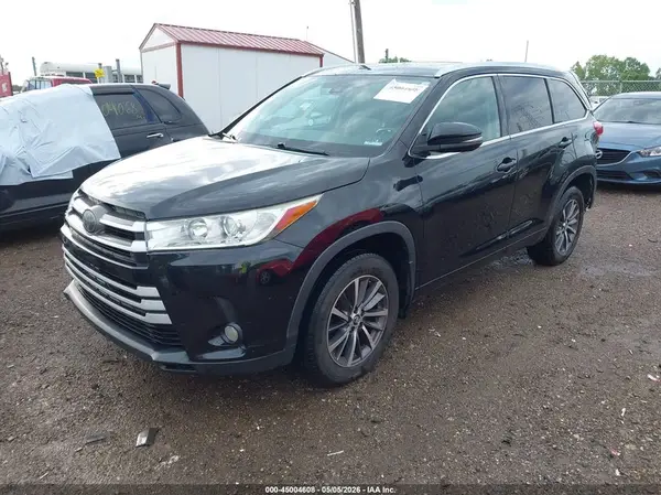 5TDJZRFH2JS524213 2018 TOYOTA HIGHLANDER - Image 2