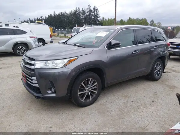 5TDJZRFH2JS525880 2018 TOYOTA HIGHLANDER - Image 2