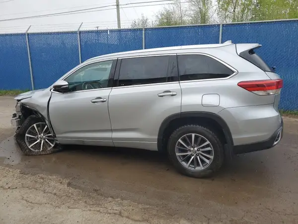 5TDJZRFH2JS528343 2018 TOYOTA HIGHLANDER - Image 2