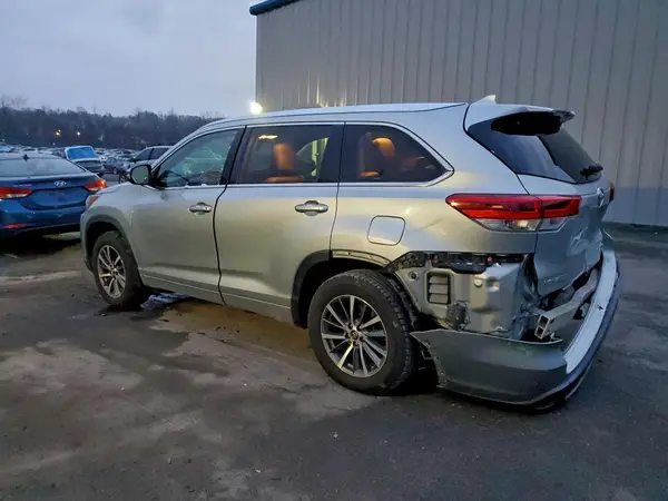 5TDJZRFH2JS532246 2018 TOYOTA HIGHLANDER - Image 2