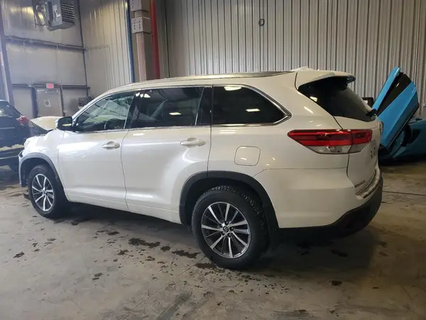 5TDJZRFH2JS534384 2018 TOYOTA HIGHLANDER - Image 2