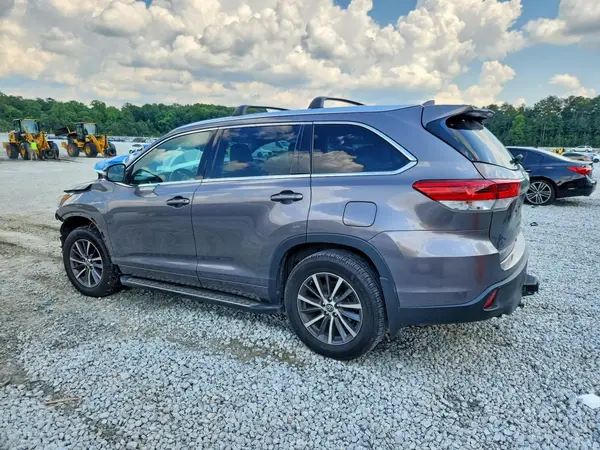 5TDJZRFH2JS536278 2018 TOYOTA HIGHLANDER - Image 2