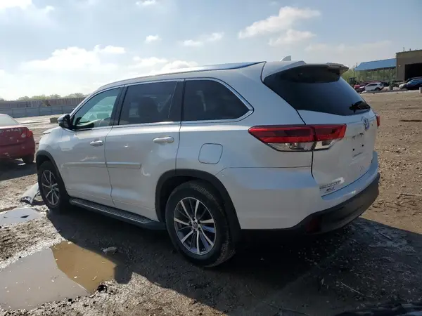 5TDJZRFH2JS538211 2018 TOYOTA HIGHLANDER - Image 2