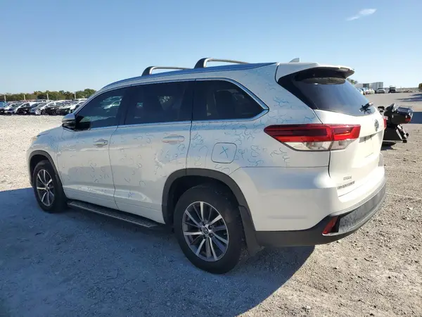 5TDJZRFH2JS541643 2018 TOYOTA HIGHLANDER - Image 2