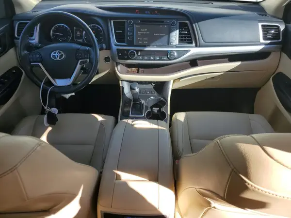 5TDJZRFH2JS541643 2018 TOYOTA HIGHLANDER - Image 8
