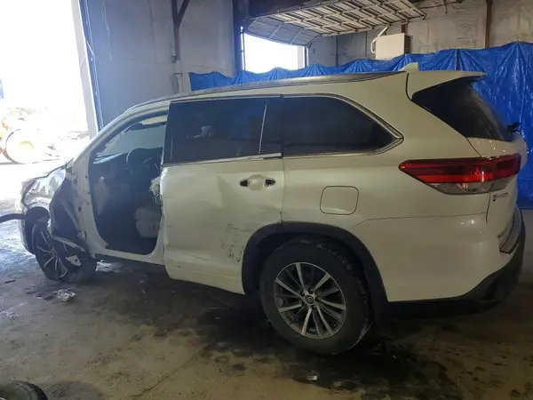 5TDJZRFH2JS541951 2018 TOYOTA HIGHLANDER - Image 2