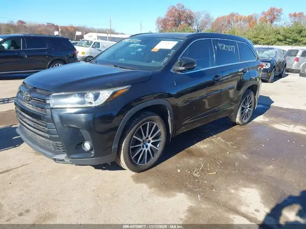 5TDJZRFH2JS542677 2018 TOYOTA HIGHLANDER - Image 2