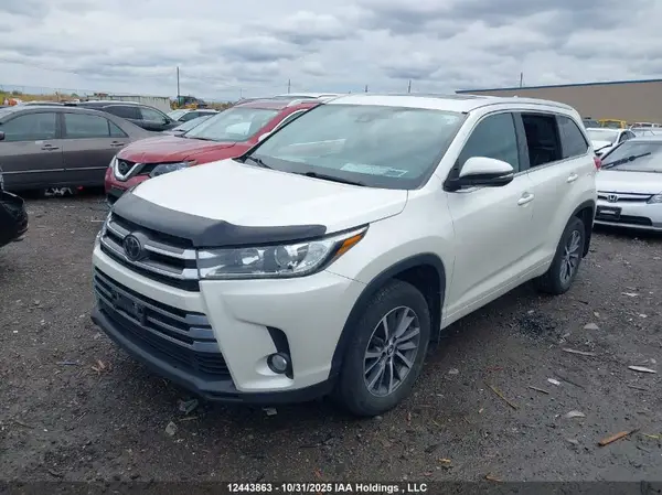 5TDJZRFH2JS542985 2018 TOYOTA HIGHLANDER - Image 2