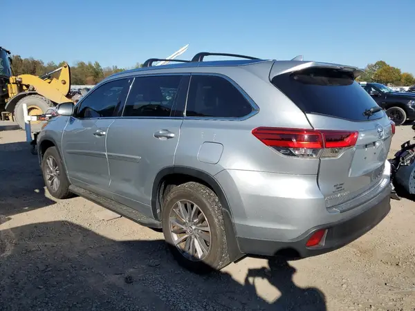 5TDJZRFH2JS544168 2018 TOYOTA HIGHLANDER - Image 2