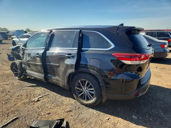 5TDJZRFH2JS545949 2018 TOYOTA HIGHLANDER - Image 2