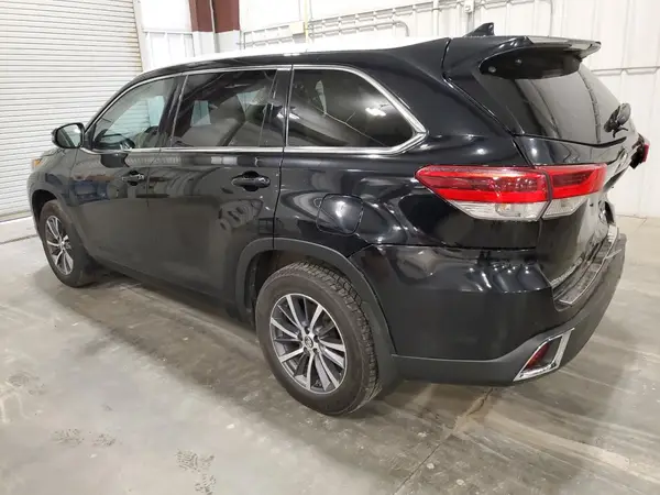 5TDJZRFH2JS546115 2018 TOYOTA HIGHLANDER - Image 2