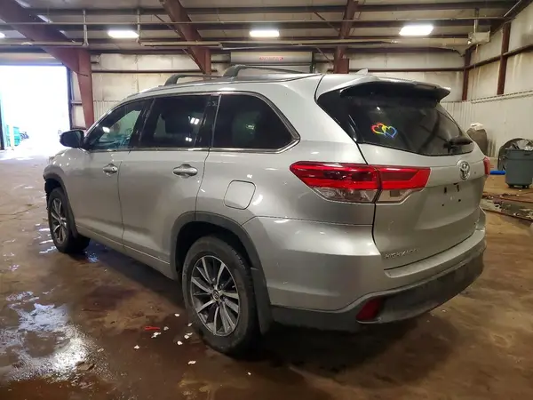 5TDJZRFH2JS547460 2018 TOYOTA HIGHLANDER - Image 2