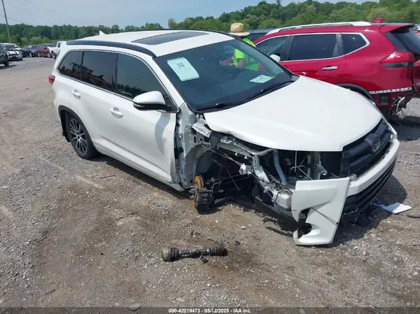 5TDJZRFH2JS547586 2018 TOYOTA HIGHLANDER - Image 1