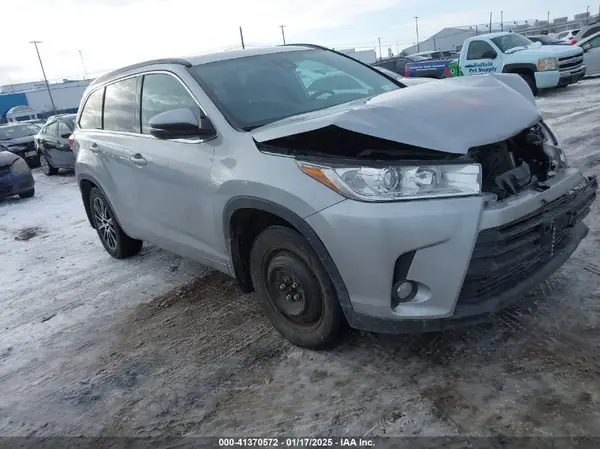 5TDJZRFH2JS550388 2018 TOYOTA HIGHLANDER - Image 1