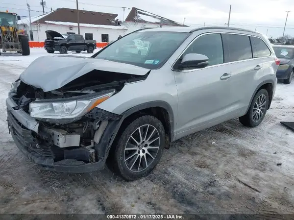 5TDJZRFH2JS550388 2018 TOYOTA HIGHLANDER - Image 2