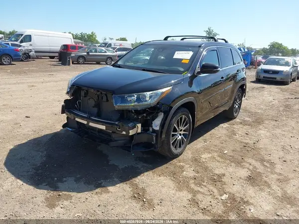 5TDJZRFH2JS553825 2018 TOYOTA HIGHLANDER - Image 2