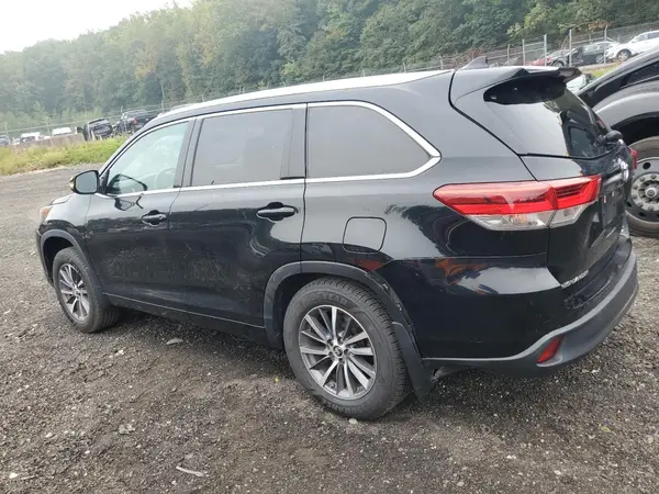 5TDJZRFH2JS559656 2018 TOYOTA HIGHLANDER - Image 2