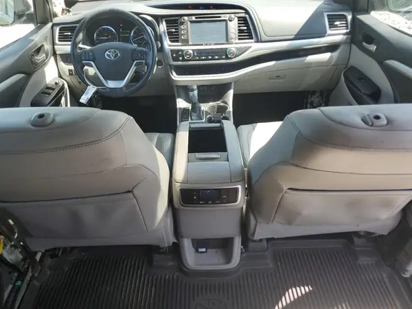 5TDJZRFH2JS560404 2018 TOYOTA HIGHLANDER - Image 8
